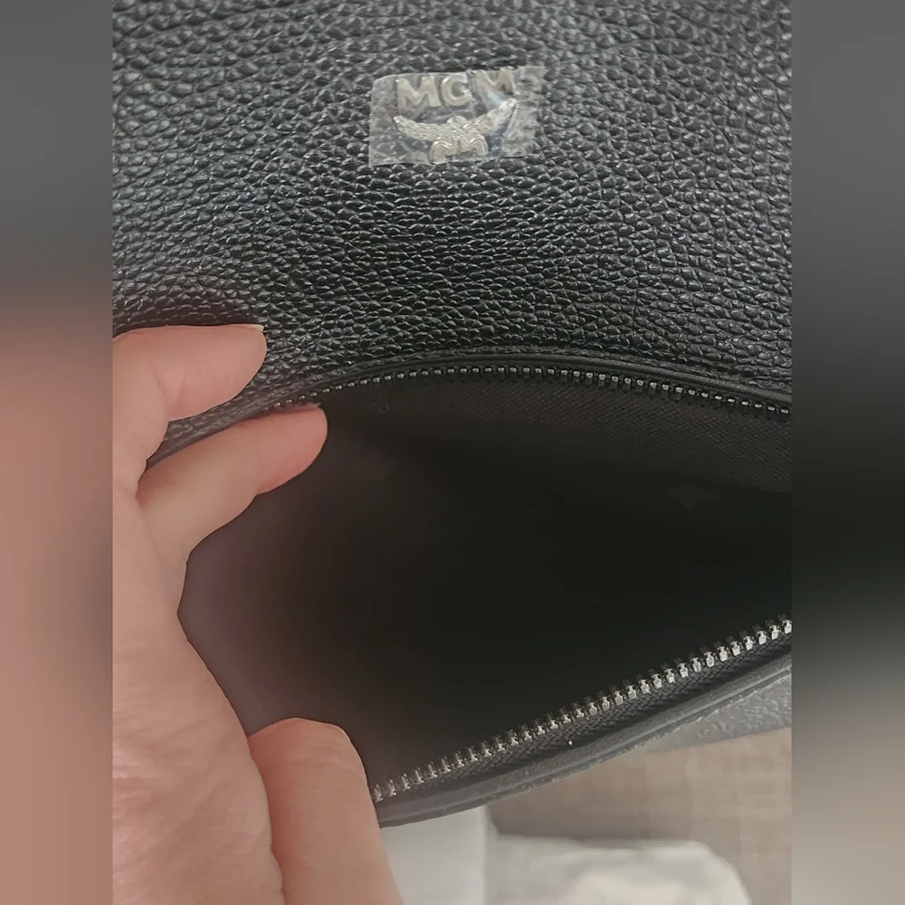 $1250 Brand New MCM Markus Leather Men Medium Shoulder Bag Black
